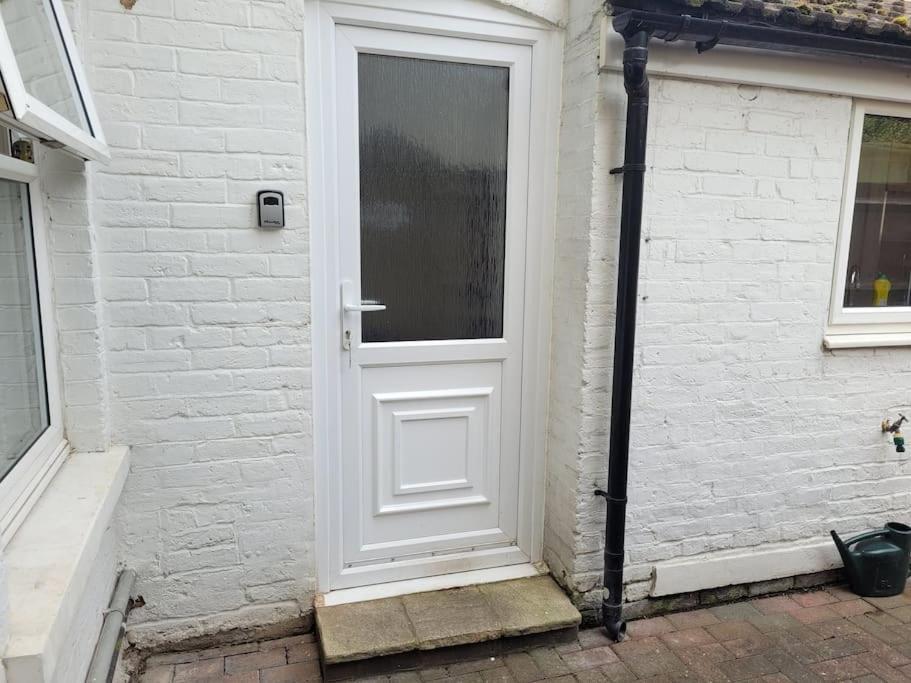 Comfortable 2 Bedroom Property, Maidstone Exterior foto