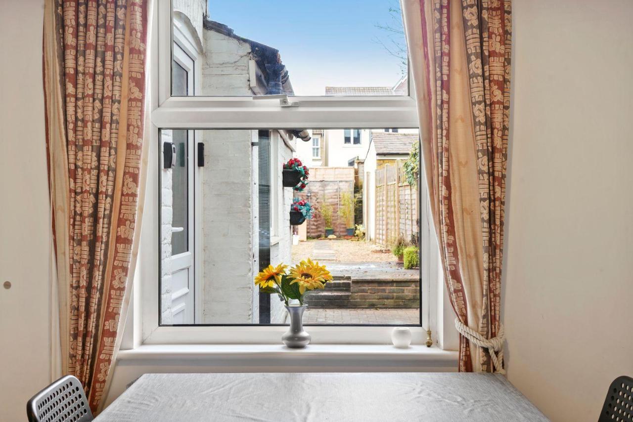 Comfortable 2 Bedroom Property, Maidstone Exterior foto